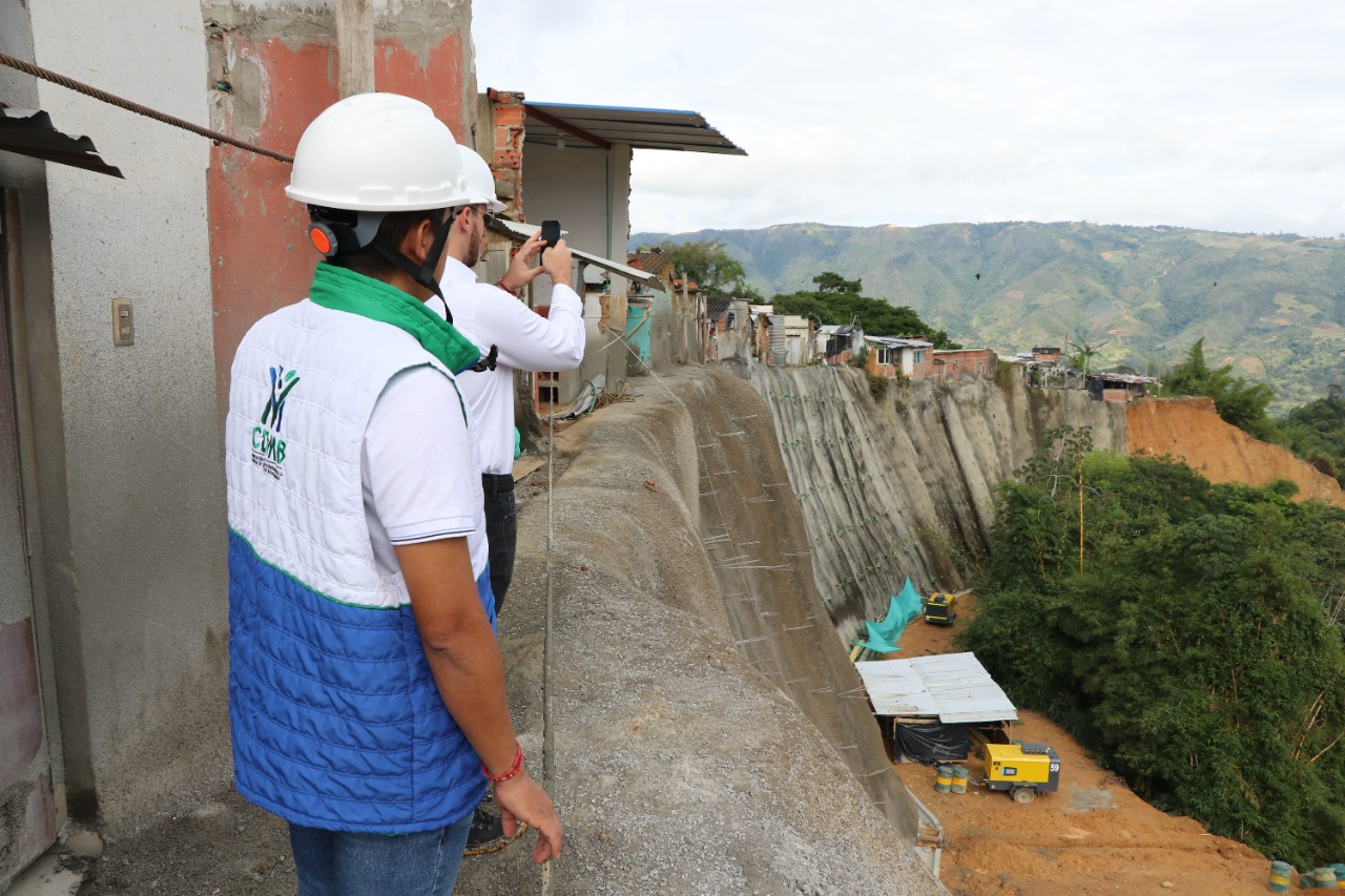 Pantalla anclada que se construye en el barrio Nariño registra un avance del 66%