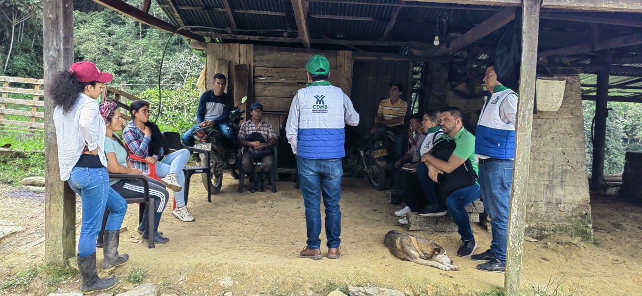 Proyecto apícola de la CDMB incentiva la productividad y asociatividad campesina en Soto Norte